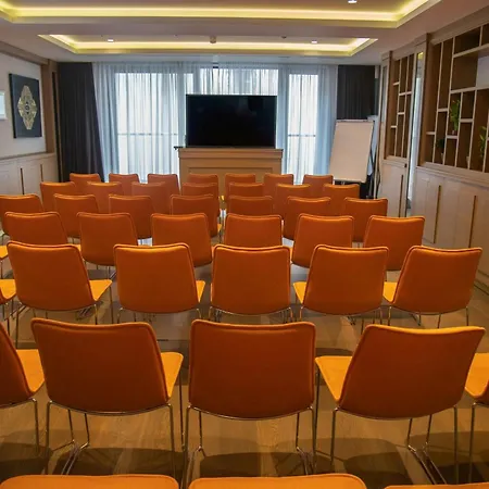 Courtyard By Marriott Center 4*