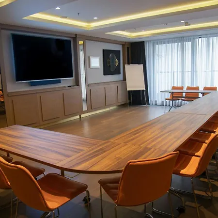 Courtyard By Marriott Center 4*