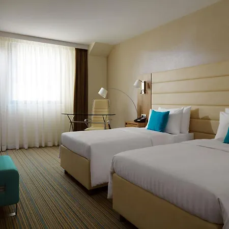 Courtyard By Marriott Center Hotel