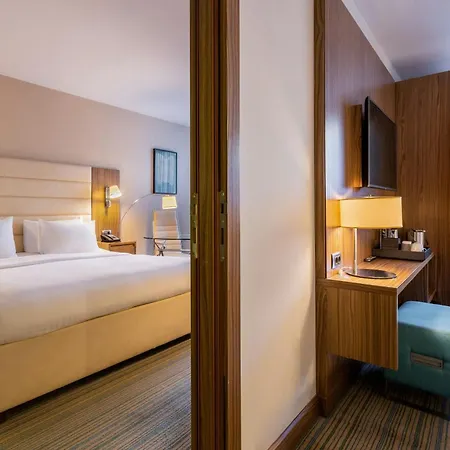 Courtyard By Marriott Center Belgrad