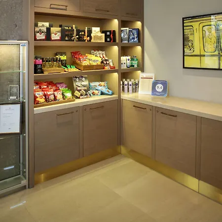 Courtyard By Marriott Center Hotel