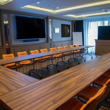 Courtyard By Marriott Center