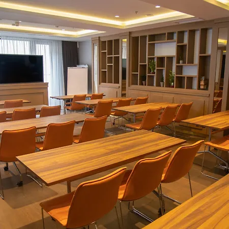 Courtyard By Marriott Center Hotel Belgrade