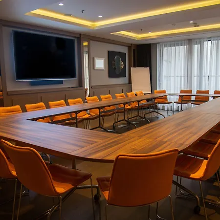 Courtyard By Marriott Center Hotell 4*