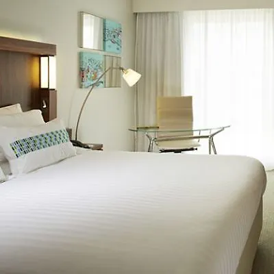 Courtyard By Marriott Center Hotel