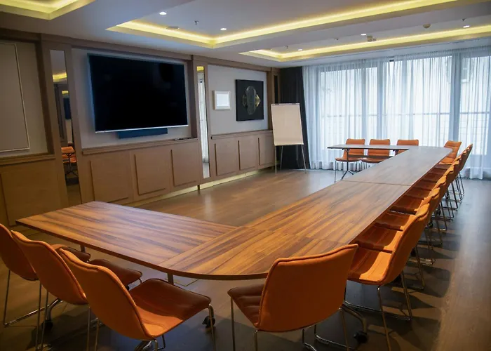 Courtyard By Marriott Center 4*