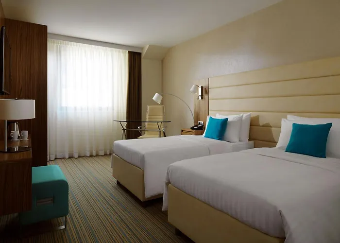 Courtyard By Marriott Center Hotel