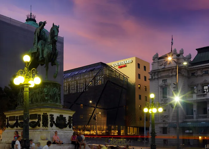 Courtyard By Marriott Center Hotell 4*