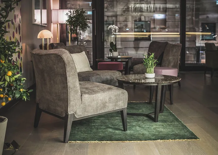 Courtyard By Marriott Center Hotel