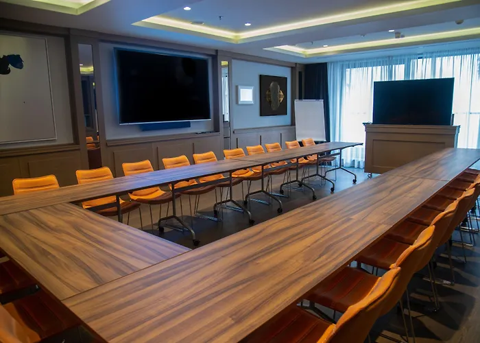 Courtyard By Marriott Center