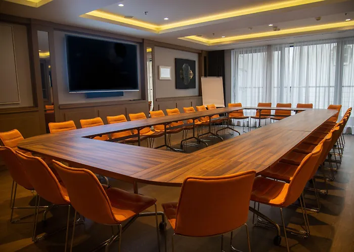 Courtyard By Marriott Center Hotell 4*