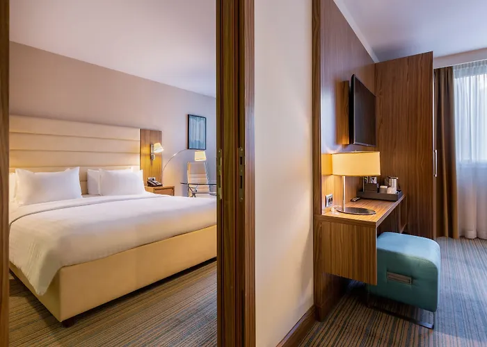 Courtyard By Marriott Center Hotell 4*